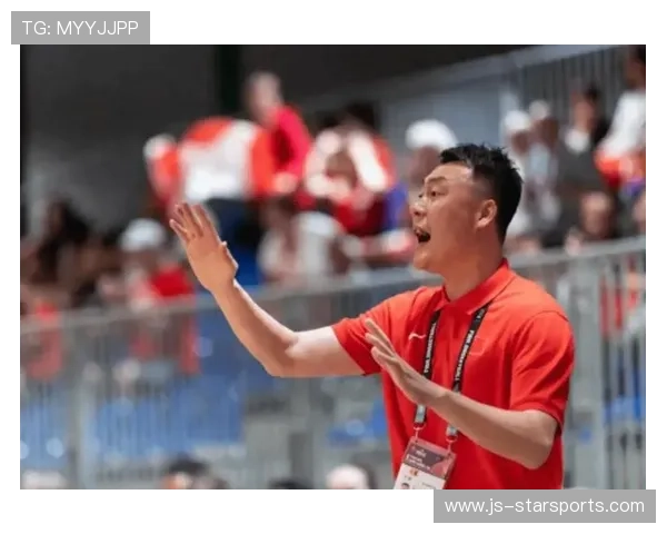 国青队训练节奏加快，主帅强调推进速度和逼抢质量