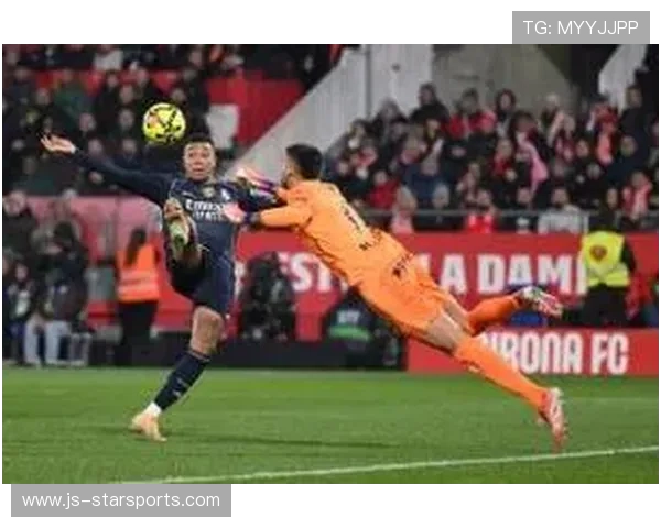 维尼修斯弧顶爆射皇马夺三分